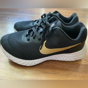 Youth Nike Revolution 6 Grade School Kids’ Athletic Shoes- Size 4